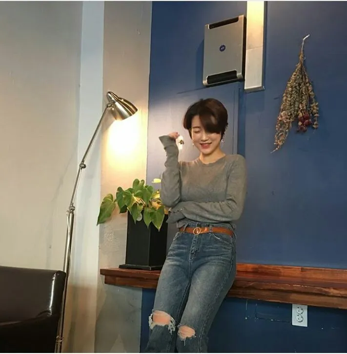 Sedikit Berkesan Tomboy, 10+ Gaya Hits Han Yoora Ini Buktikan Rambut Pendek Pun Bisa Bikin Terlihat Imut dan Manis 13