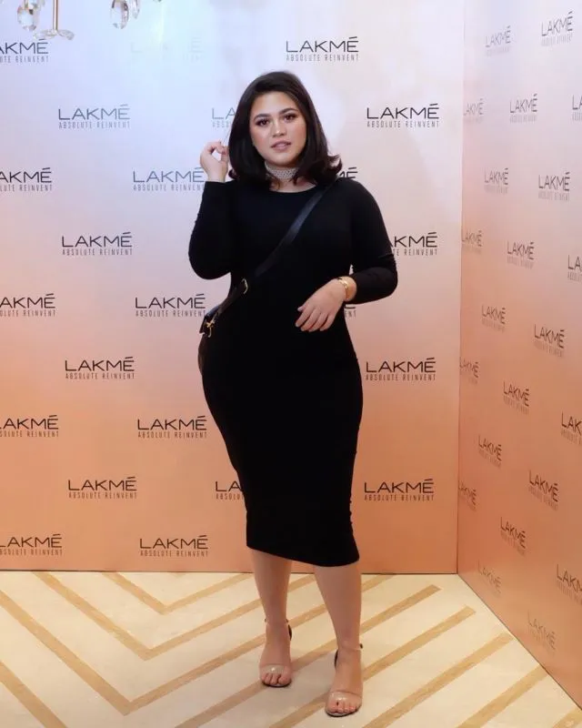 15 Inspirasi Gaya Badan Curvy ala Sarah Ayu 23