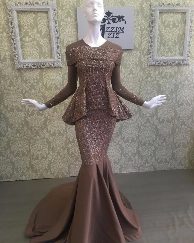 Selain Hijab Pocong yang Viral, Busana Karya Azzim Aziz Juga Nggak Kalah Fenomenal 19