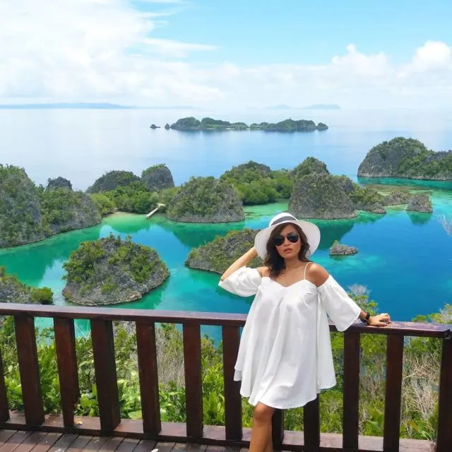 10 Cara Pakai Baju Putih Sesuai Warna Kulit. Biar Tetap Cerah dan Syahdu Dipandang 17