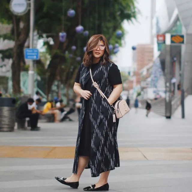 15 Inspirasi Gaya Badan Curvy ala Sarah Ayu 27