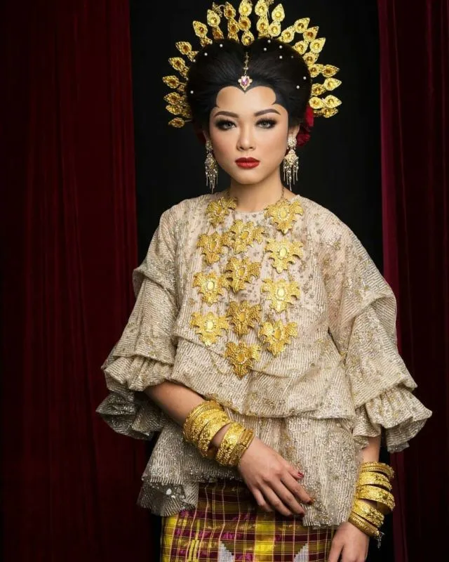 Parade Pengantin Bugis Mengenakan Baju Bodo Kaya Warna. Memikat Setiap Orang yang Memandangnya 23