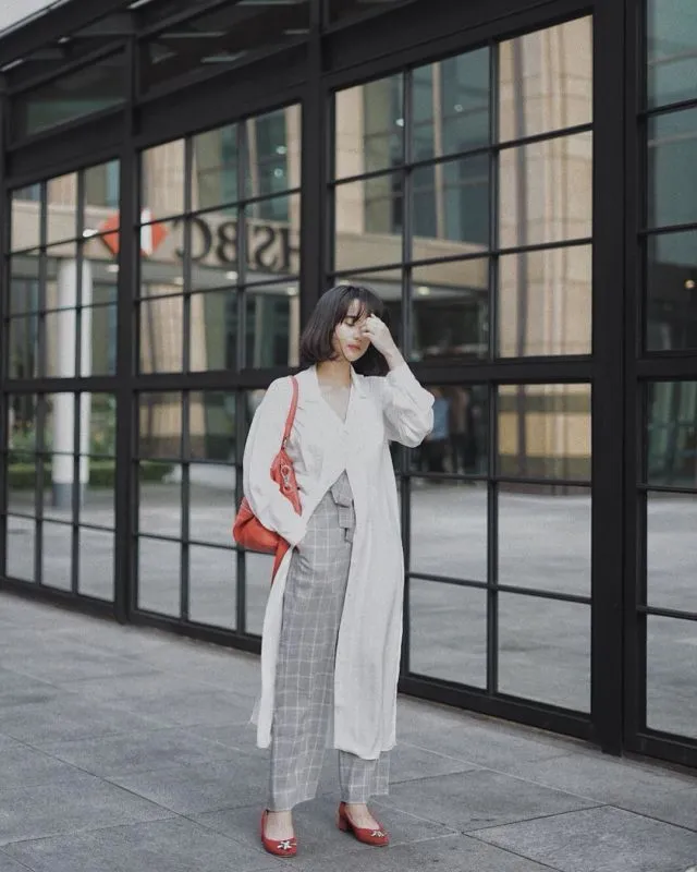 10 Cara Pakai Baju Putih Sesuai Warna Kulit. Biar Tetap Cerah dan Syahdu Dipandang 15