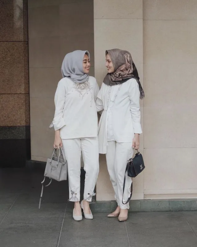 10 Cara Pakai Baju Putih Sesuai Warna Kulit. Biar Tetap Cerah dan Syahdu Dipandang 11