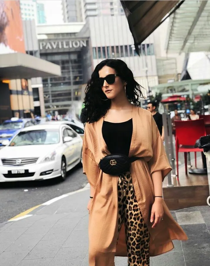 10+ Cara Berbusana Sewarna Kulit Tanpa Terlihat Seronok dan Kusam. Trik Cerdas Ini Justru Bikin Kamu Makin Elegan! 14