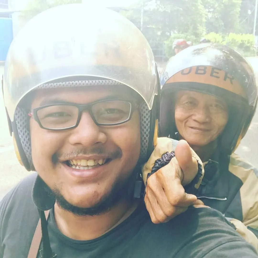 15 Potret Driver Ojol yang Nunjukin Gigihnya Mereka. Masih Belum Bersyukur dengan yang Kamu Punya? 22