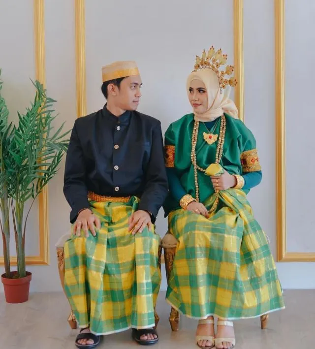 Parade Pengantin Bugis Mengenakan Baju Bodo Kaya Warna. Memikat Setiap Orang yang Memandangnya 19
