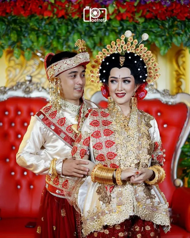 Parade Pengantin Bugis Mengenakan Baju Bodo Kaya Warna. Memikat Setiap Orang yang Memandangnya 15