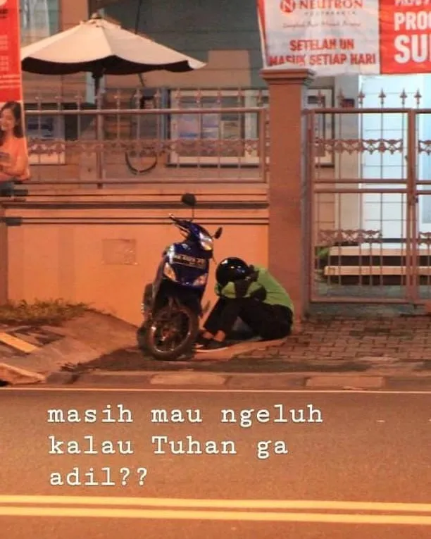 15 Potret Driver Ojol yang Nunjukin Gigihnya Mereka. Masih Belum Bersyukur dengan yang Kamu Punya? 25