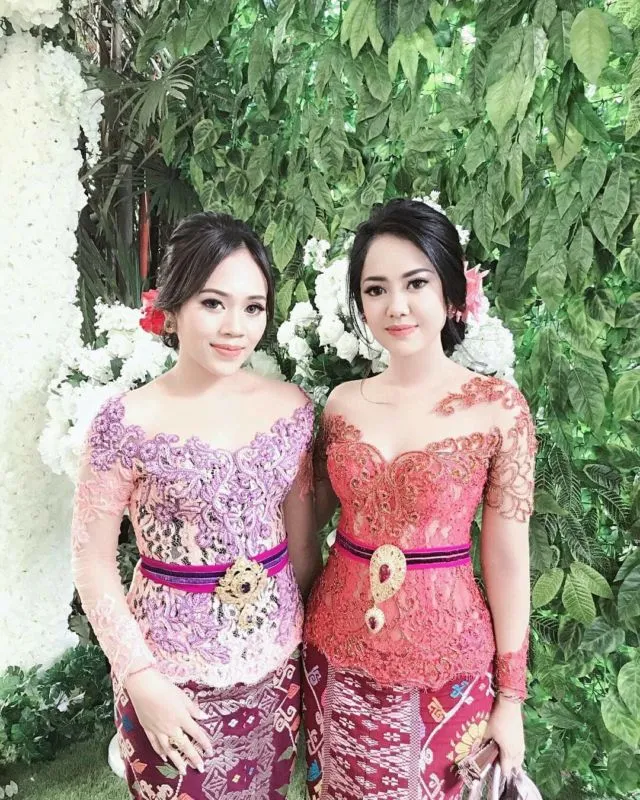 6 Variasi Kerah Kebaya yang Nggak Lekang Zaman; Bisa Dicocokkan dengan Bentuk Tubuh! 9