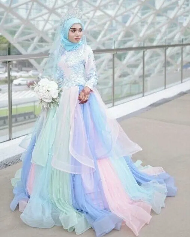 Selain Hijab Pocong yang Viral, Busana Karya Azzim Aziz Juga Nggak Kalah Fenomenal 18