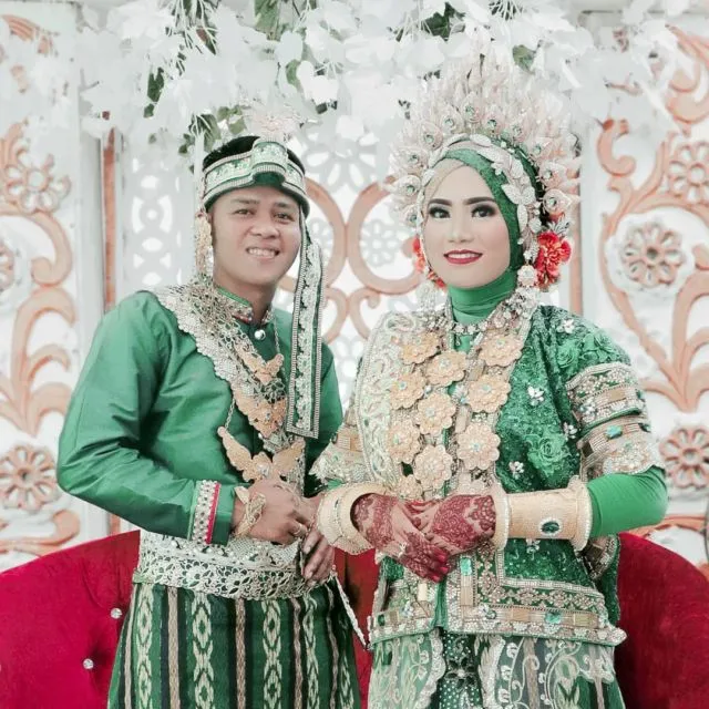 Parade Pengantin Bugis Mengenakan Baju Bodo Kaya Warna. Memikat Setiap Orang yang Memandangnya 21