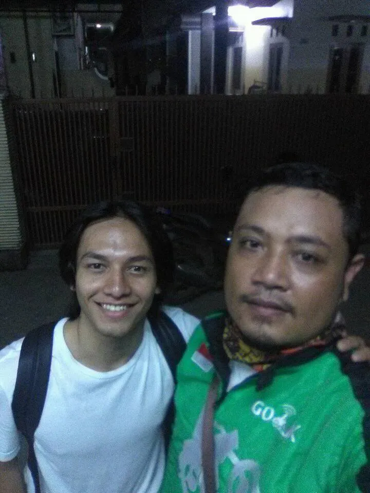Beliin Makan dan Kasih Uang buat Pemulung, Abang Ojol Nggak Tahu Penumpangnya itu Ialah Jefri Nichol 5