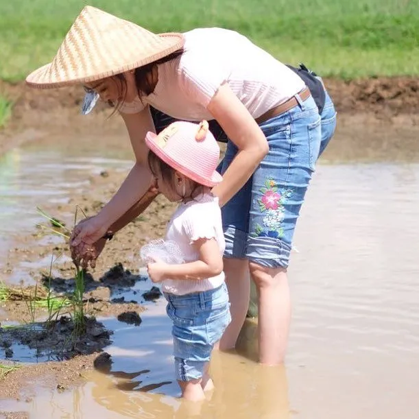 10 Potret Kehidupan Thalia yang Dekat dengan Alam dan Lingkungan 'Biasa'. Jarang Lihat Anak Artis Begini 12