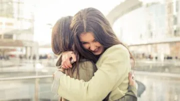 Bedanya Dia yang Beneran Best Friend Sama Dia yang Sok Baik Doang. Kamu Wajib Perhatikan