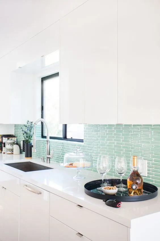 11 Inspirasi Keramik Dapur yang Dipasang di Dinding. Motifnya Artistik! 20 keramik dapur