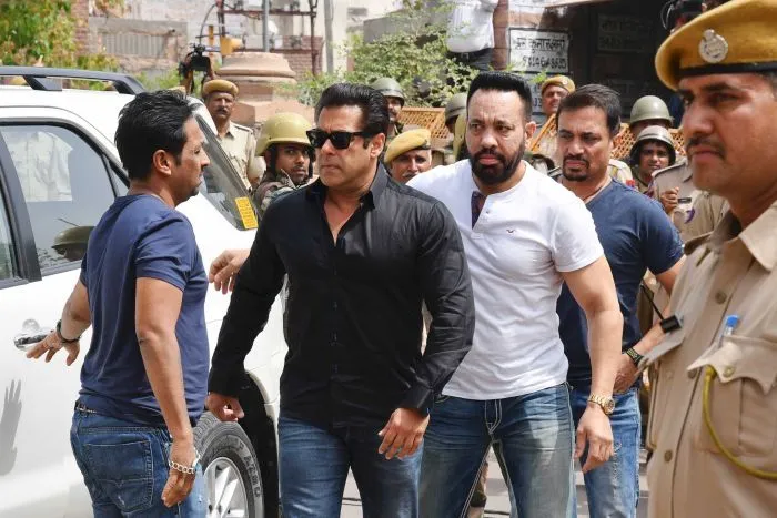 Kabar Dipenjaranya Salman Khan Hebohkan Jagat Maya, Banyak Penggemarnya yang Nggak Nyangka 4