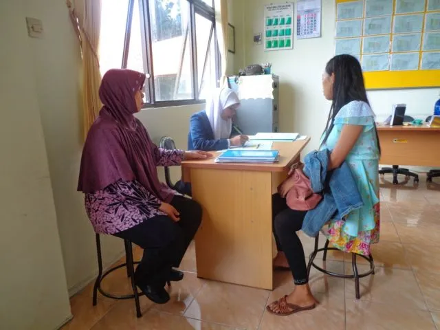 11 Pertimbangan Antara Mau Melahirkan di Dokter atau Bidan. Yuk, Pilih Sesuai Kebutuhan! 17