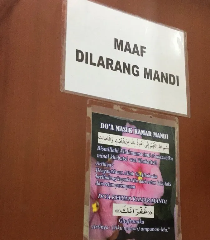 17+ Peraturan Nyeleneh bin Kocak di Toilet ini Pasti Bikin Kamu Geleng-Geleng Kepala Sembari Buang Hajat~ 27
