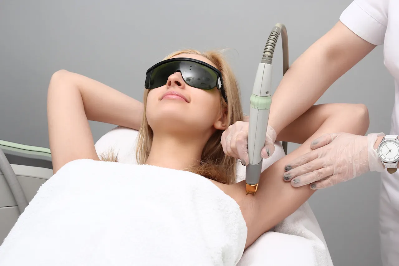 5 Metode Ngilangin Bulu Ketiak. Sendiri Bisa di Salon Bisa, Tinggal Pilih Mau yang Mana 10