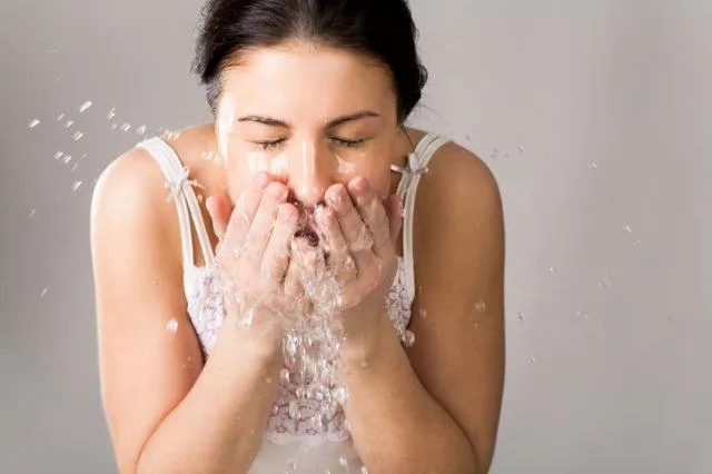 Rahasia Cuci Muka Ala Wanita Jepang yang Bikin Wajahnya Tampak Muda 9