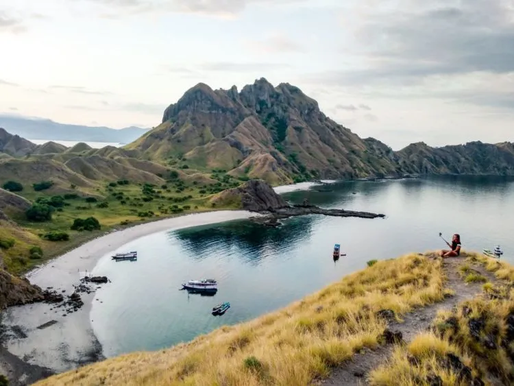 Pulau Padar, Salah Satu Pulau Paling Instagramable di Indonesia. Begini Potret Pesonanya yang Tiada Tara! 6