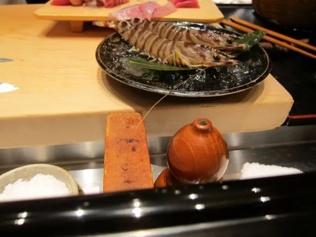 8 Hewan yang Emang Sering Dimakan Hidup-hidup di Seluruh Dunia. Semut Pun Dibuat Jadi Salad! 11