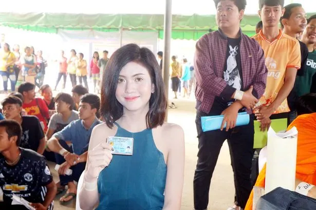 11 Penampakan Ladyboy Thailand yang Lagi Daftar Wajib Militer. Biar Kata Feminin, Jiwa mah Tetap Laki~ 20