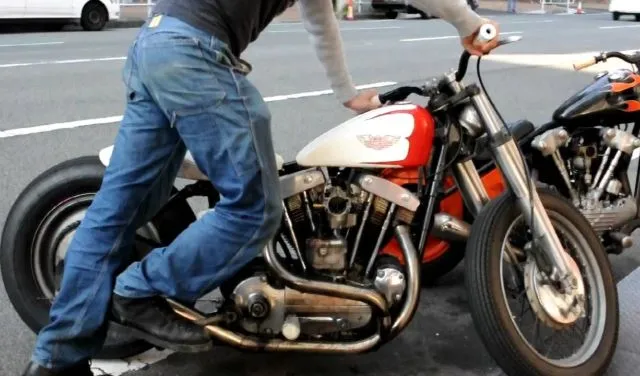 8 Pertanda Bahwa Motormu Perlu Diservis Segera. Nggak Mau 'Kan, Mogok Tiba-tiba? 9