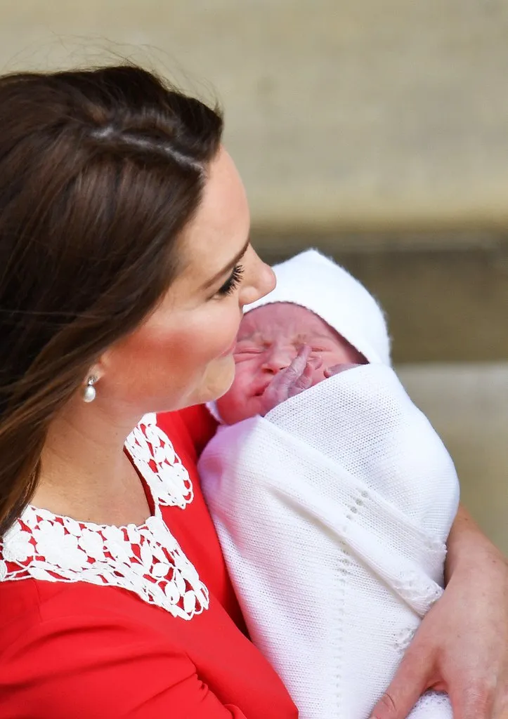 Selamat, Duchess Kate dan Prince William Resmi Umumkan Kelahiran Anak Ketiga! Simak 12+ Foto-foto Mereka di Sini 16