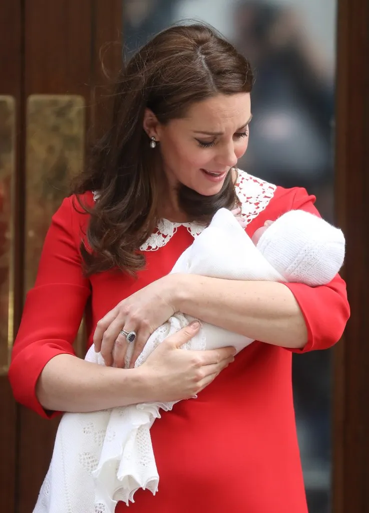 Selamat, Duchess Kate dan Prince William Resmi Umumkan Kelahiran Anak Ketiga! Simak 12+ Foto-foto Mereka di Sini 21