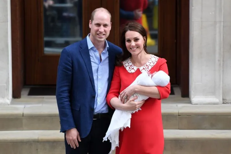 Selamat, Duchess Kate dan Prince William Resmi Umumkan Kelahiran Anak Ketiga! Simak 12+ Foto-foto Mereka di Sini 19
