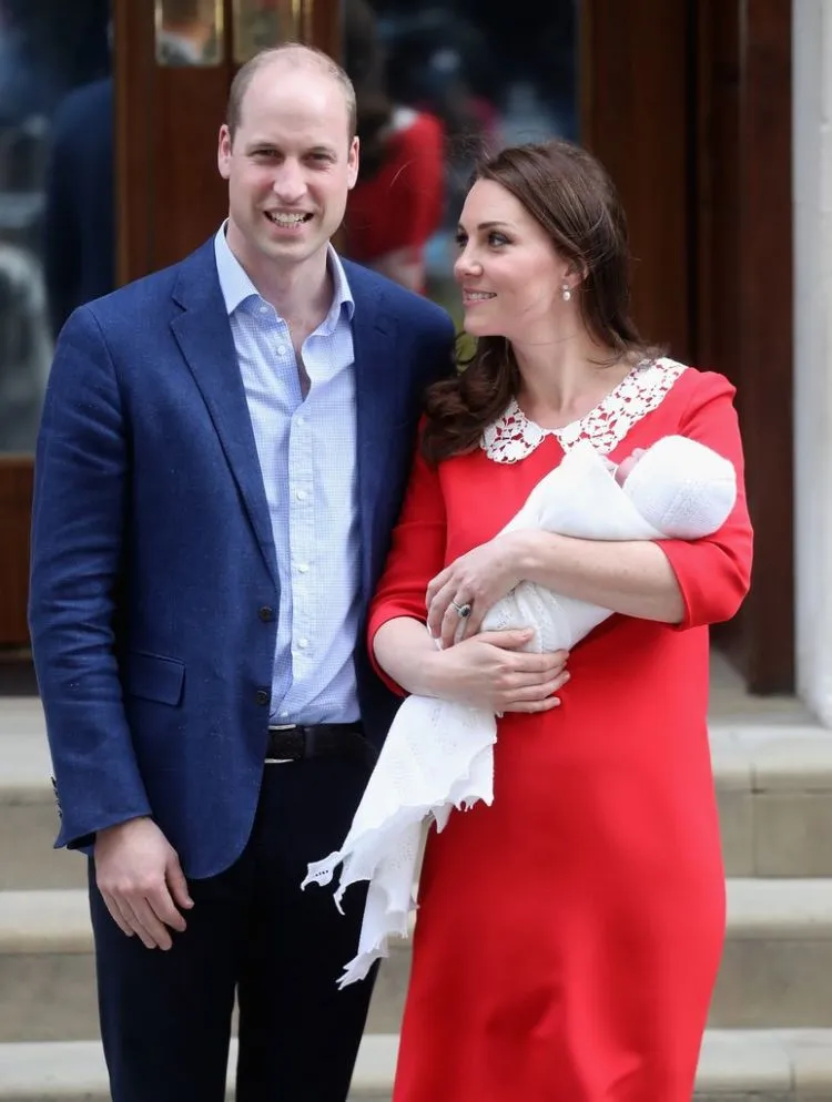 Selamat, Duchess Kate dan Prince William Resmi Umumkan Kelahiran Anak Ketiga! Simak 12+ Foto-foto Mereka di Sini 15