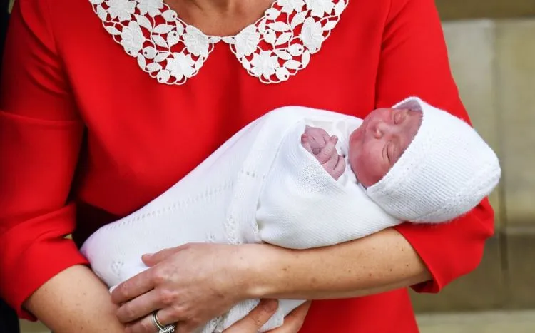 Selamat, Duchess Kate dan Prince William Resmi Umumkan Kelahiran Anak Ketiga! Simak 12+ Foto-foto Mereka di Sini 18