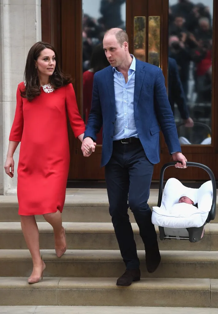 Selamat, Duchess Kate dan Prince William Resmi Umumkan Kelahiran Anak Ketiga! Simak 12+ Foto-foto Mereka di Sini 23