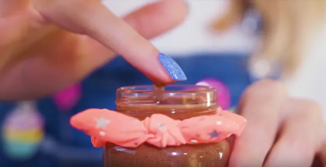 7 Tutorial Bikin Makeup Sendiri yang Bisa Dimakan! Aman, dan Sudah Pasti Tidak Bermerkuri 11
