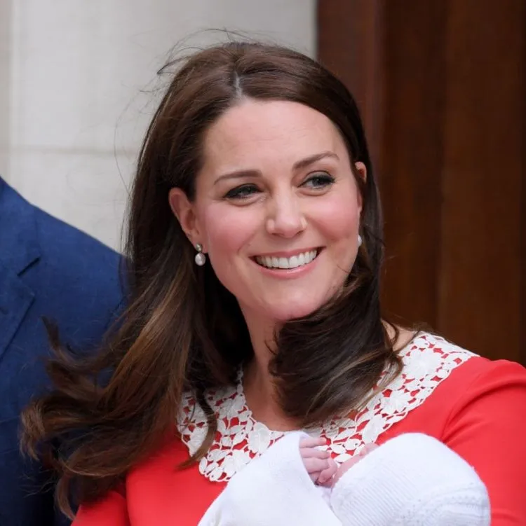 Selamat, Duchess Kate dan Prince William Resmi Umumkan Kelahiran Anak Ketiga! Simak 12+ Foto-foto Mereka di Sini 22