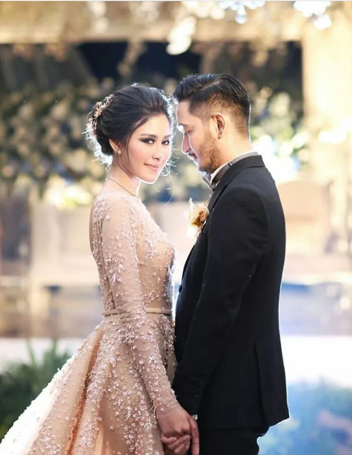 10+ Potret Cantik Perjalanan Pernikahan Syahnaz Mulai Lamaran Hingga Resepsi. Serius Bikin Iri! 21