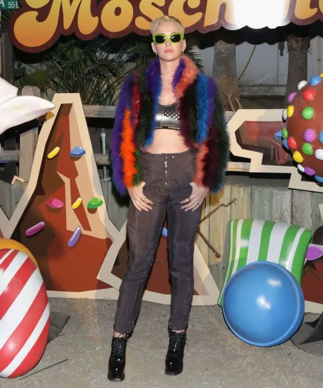 16+ Setelan Outfit Seleb Dunia Saat Nonton Festival Musik Coachella 2018. Lumayan Nih Buat Inspirasi~ 21