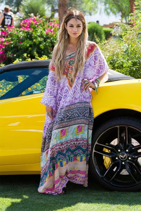 16+ Setelan Outfit Seleb Dunia Saat Nonton Festival Musik Coachella 2018. Lumayan Nih Buat Inspirasi~ 25