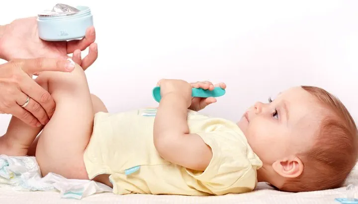 Bukan Bedak Bayi, Ini 9 Produk Esensial yang Wajib Ibu Baru Punya! 11