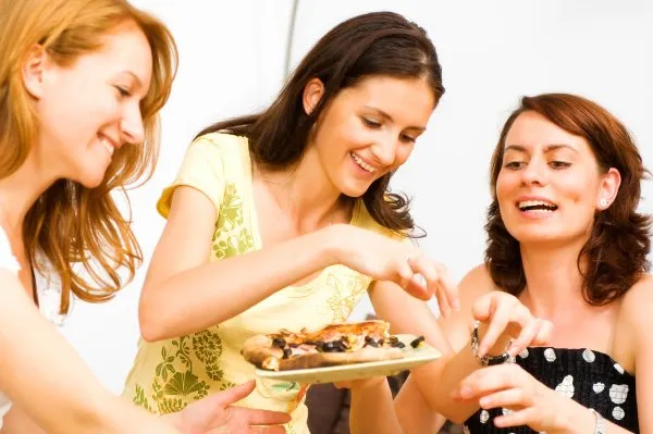 8 Kebiasaan Teman yang Meresahkanmu, Diiyakan Bikin Lelah, Ditolak Malah Dibilang 'Pelit Lu!' 9