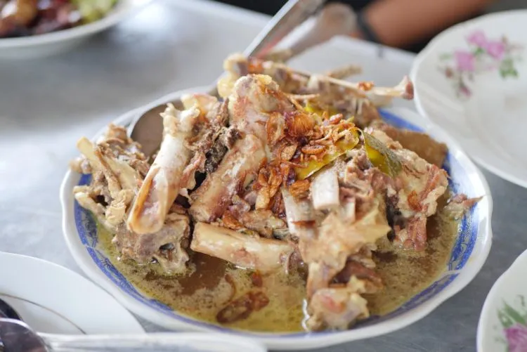 20 Kuliner Legendaris yang Bikin Kamu Baper Pengen ke Jogja! Ah, Rasanya Ngangenin Banget 22