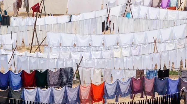 Yuk, Intip Potret Laundry Manual Terbesar di Dunia Ini. Nyucinya Masih Pakai Tangan Lho! 24