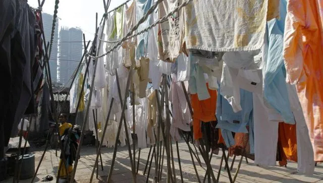 Yuk, Intip Potret Laundry Manual Terbesar di Dunia Ini. Nyucinya Masih Pakai Tangan Lho! 25