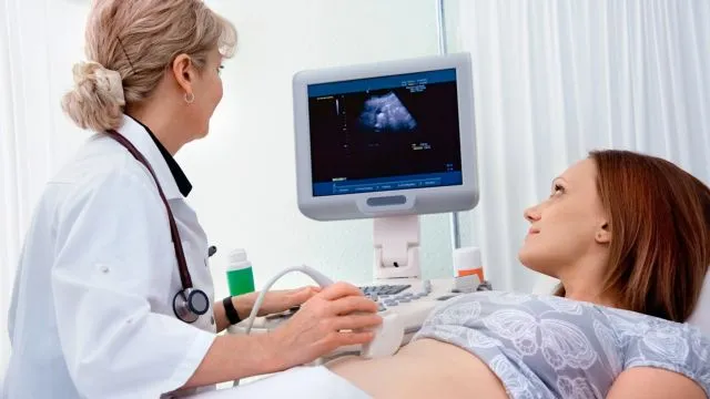 11 Pertimbangan Antara Mau Melahirkan di Dokter atau Bidan. Yuk, Pilih Sesuai Kebutuhan! 18