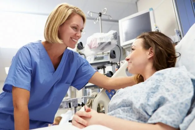 11 Pertimbangan Antara Mau Melahirkan di Dokter atau Bidan. Yuk, Pilih Sesuai Kebutuhan! 15