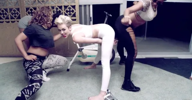 Asal Mula Twerking yang Populer Jadi Tarian Seksi Denada dan Miley. Ternyata Udah Ada Sejak 1800-an! 7