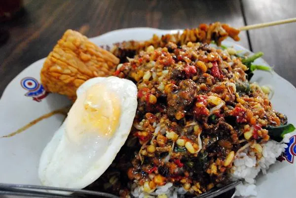 20 Kuliner Legendaris yang Bikin Kamu Baper Pengen ke Jogja! Ah, Rasanya Ngangenin Banget 27