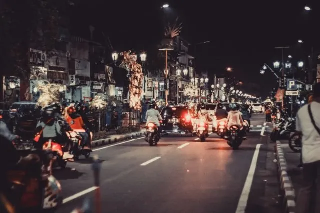 Tahukah Kamu? Memutari Kota Malam Hari Sambil Bercerita adalah Hal yang Paling Buatku Bahagia 8